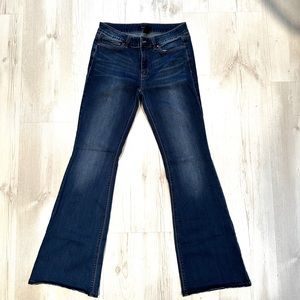 White House black market size 6 regular bootleg jeans